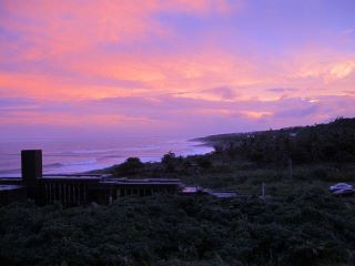 餘暉中的灰黑橘黃