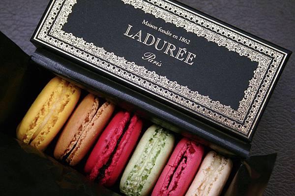 2009_10_30_macarons_laduree.jpg 2009_10_30_macarons_laduree.jpg