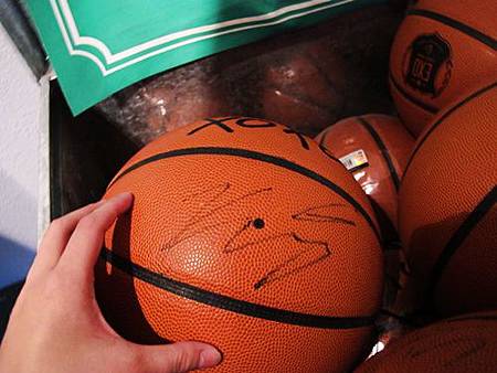 KRIS簽名籃球 KRIS簽名籃球