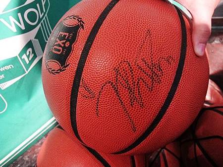 LUHAN簽名籃球 LUHAN簽名籃球