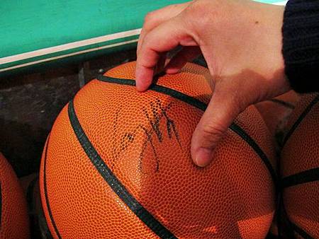 LAY簽名籃球 LAY簽名籃球