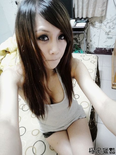 32F火辣巨乳正妹如何抵抗地心吸力