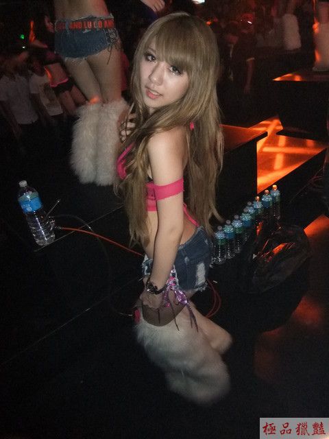 夜場裏比我撞到呢件32D正妺