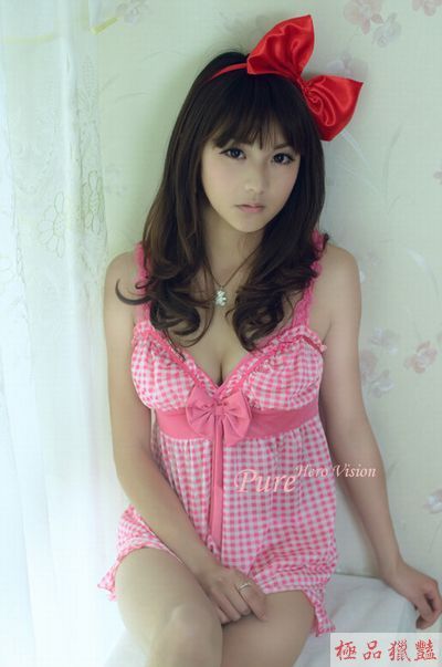 33E爆乳美少女晒長腿‏