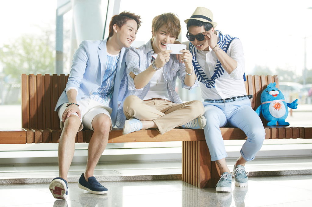 jyj-happy-with-their-news.jpg