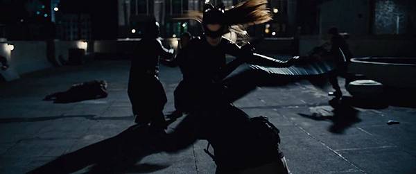 淺論TDKR中貓女的架空武術動作 淺論TDKR中貓女的架空武術動作