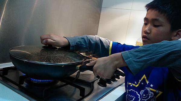 小孩自製手工爆米花 小孩自製手工爆米花