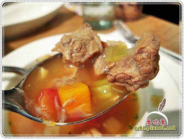 牛肉塊和蔬菜很實在