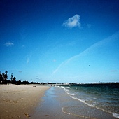 這底片的特色之一是色彩特別飽滿 天空大海特別的藍