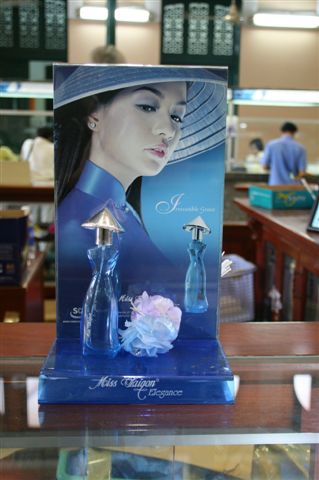 2007.12.19 paris and vitenam 078.jpg