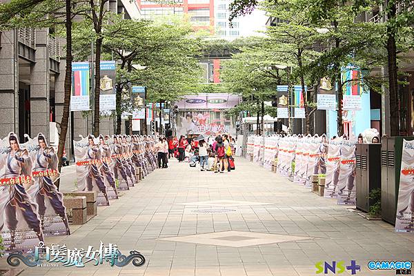 1.信義香堤,《白髮魔女傳》人形立牌大道 1.信義香堤,《白髮魔女傳》人形立牌大道