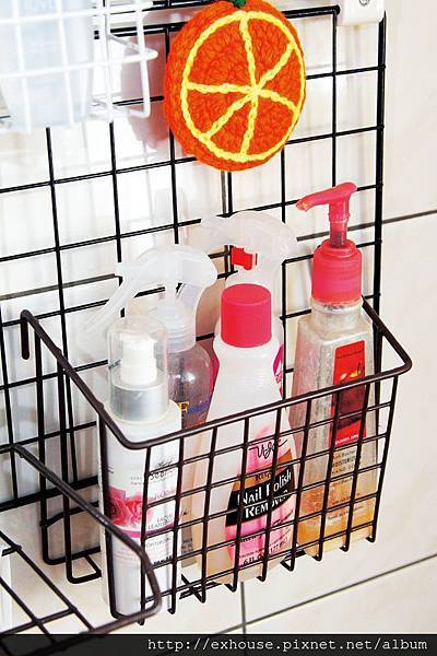 浴室台面瓶瓶罐罐难收纳? 收拾乱象 变身时尚