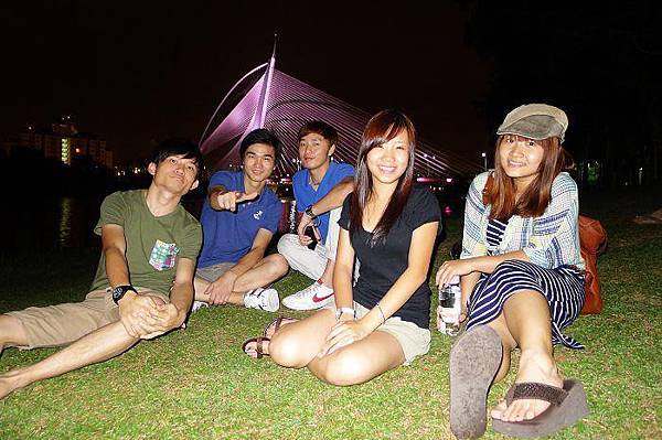 319845_411248885556886_100000153356226_1930094_1570836975_n