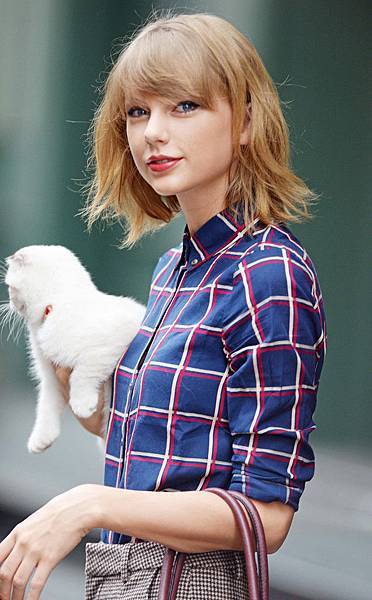 rs_634x1024-140925132930-634.Taylor-Swift-Cat-NYC.ms.092514