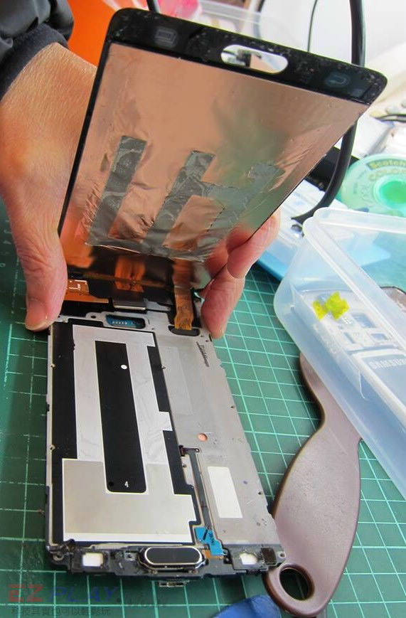 可惡的膠和超薄面板三星Note 4玻璃面板液晶維修之─驚心動魄5 可惡的膠和超薄面板三星Note 4玻璃面板液晶維修之─驚心動魄5