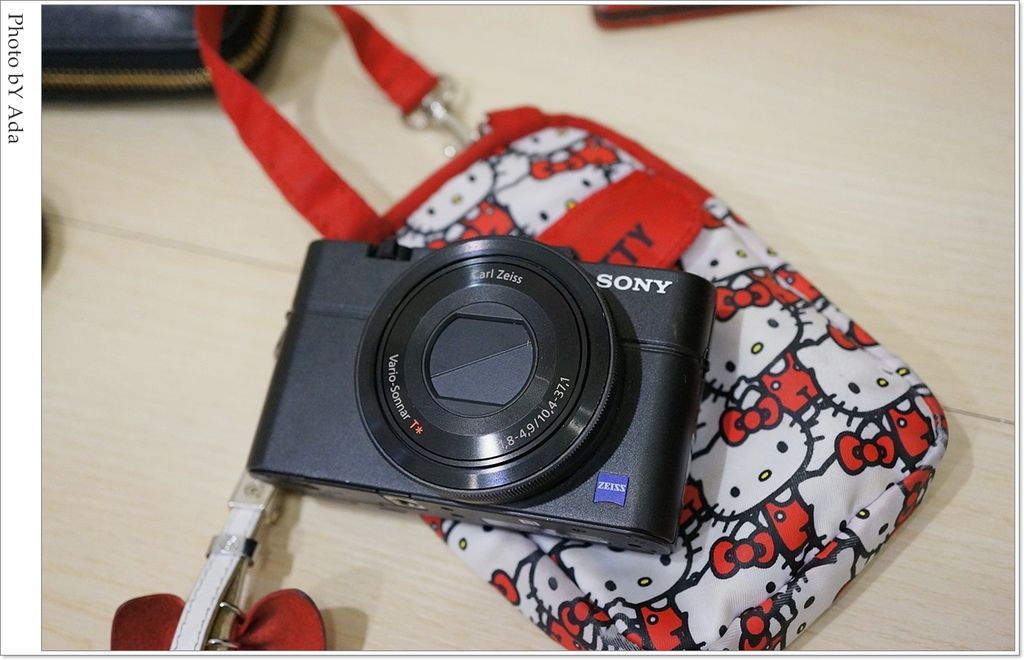 小相机是用sony的rx2 这台虽然腰瘦贵 不过画质我非常喜爱 听说镜头用