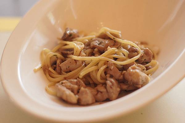 DSC05112牛肝菌菇炒雞丁義大利麵.JPG