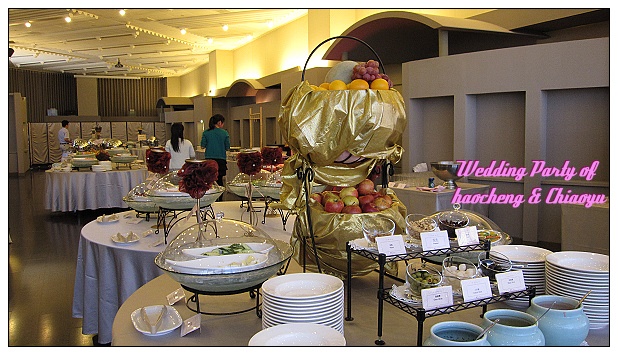 採 buffet 方式,自由取用餐點 採 buffet 方式,自由取用餐點