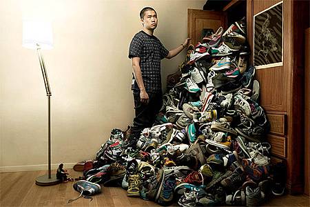 overflowing-shoes