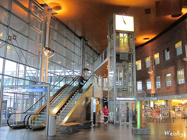 火車站內不.jpg 火車站內不.jpg