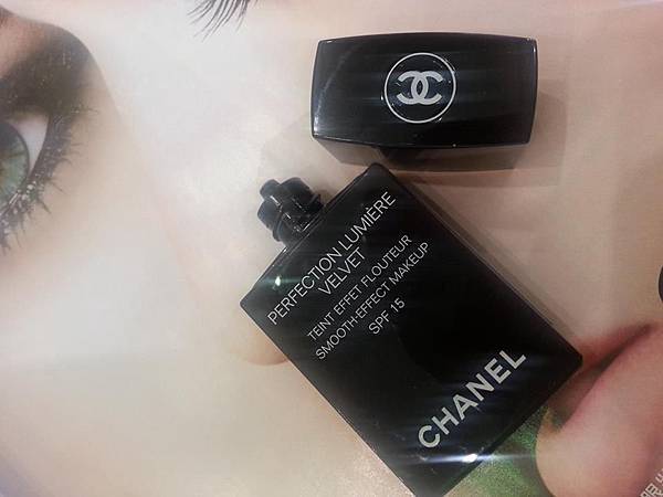 CHANEL完美親膚輕盈絲絨粉底