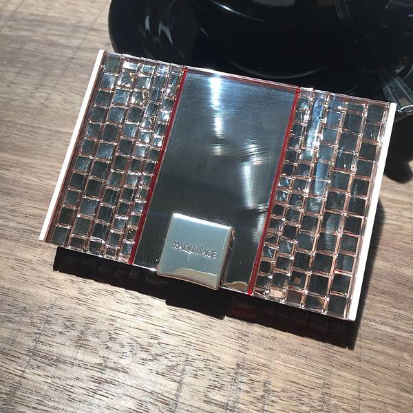 SHISEIDO Maquillage 心機星魅輕羽粉餅