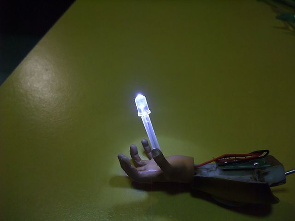 超五布羅利-左手LED-發亮.JPG 超五布羅利-左手LED-發亮.JPG