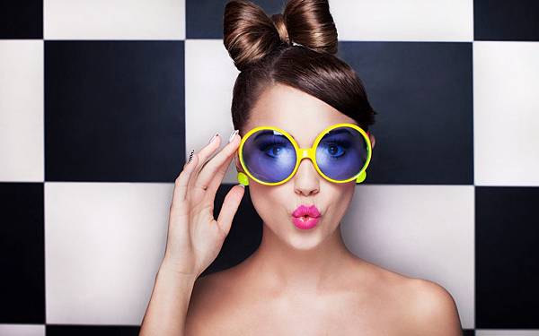 girl-model-look-yellow-glasses-hd-wallpaper