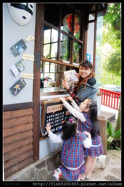 噹噹噹 拉一下鈴鐺跟山大王買包子囉 噹噹噹 拉一下鈴鐺跟山大王買包子囉