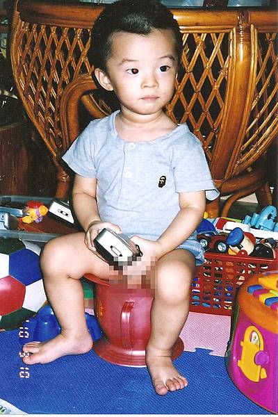 貝貝坐馬桶-1.jpeg 貝貝坐馬桶-1.jpeg