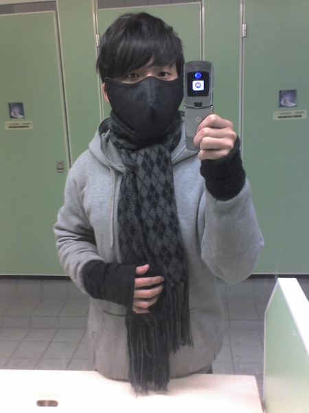 新忍者裝在校園裡閒晃