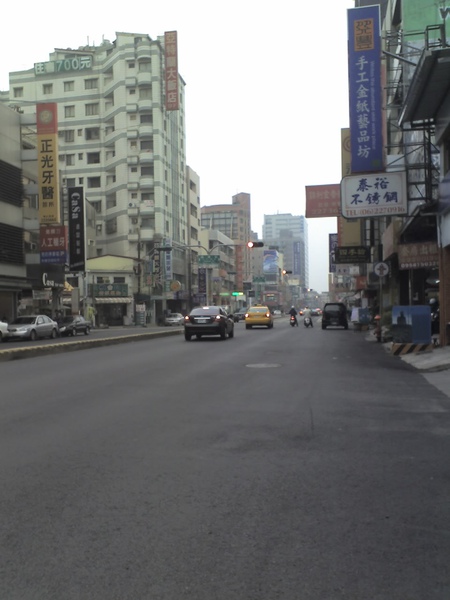 就在離家不遠的加油站