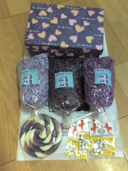 準備好要做禮物的材料