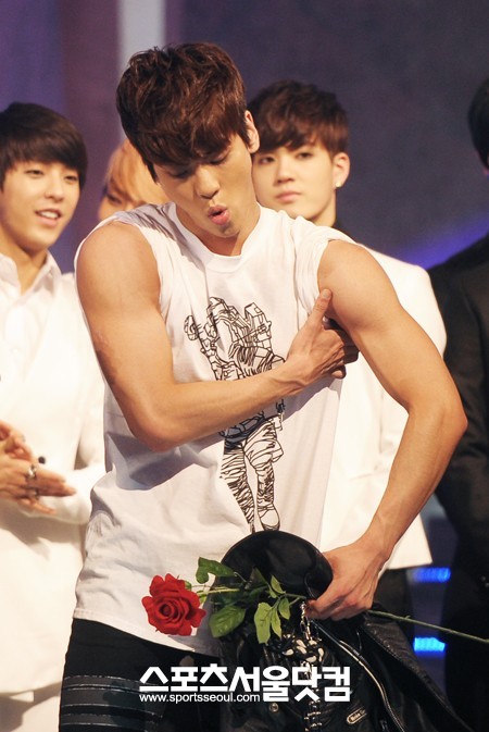 caef76094b36acaf87126e467cd98d1000e99c9e caef76094b36acaf87126e467cd98d1000e99c9e