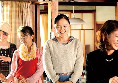 永作博美產後復出新片【四十九日的幸福秘方】為母親遺願要完成「四九狂歡宴」的超級任務