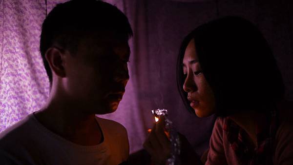 吳可熙(右)為了【冰毒】作足功課，演出表現令人驚豔