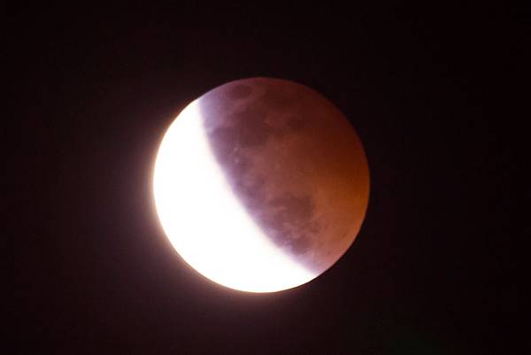 2015.4.4在台灣嘉義所拍攝的月全食及血月過程.10