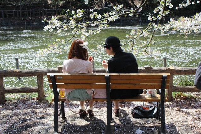 1285604100 1285604100