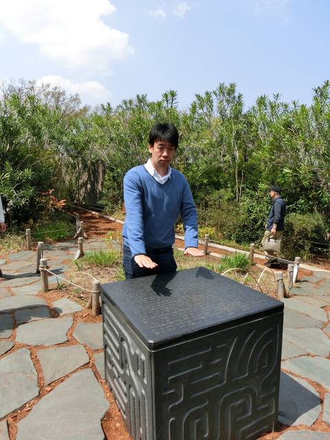 1285610918 1285610918