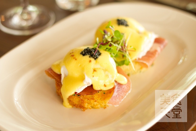 Eggs Benedict 1_watermark.jpg