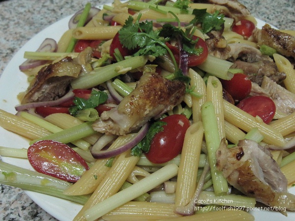 泰式涼拌義大利管麵佐香煎腿排 01.jpg