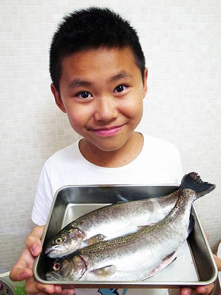 1.現撈鱒魚 1.現撈鱒魚