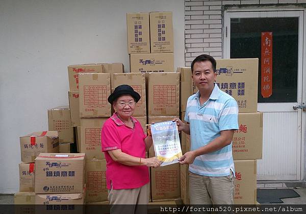 鴻德 陳院長頒發感謝旗 鴻德 陳院長頒發感謝旗