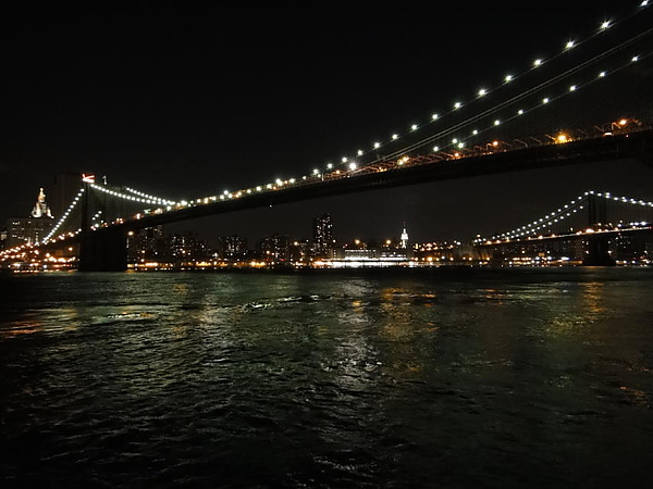 16 照一下布魯克林橋吧,來過不知道幾次啦.JPG