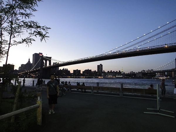 13 在紐約的各位,每年夏天七月底到八月,過布魯克林橋的Pier 1,都有露天電影節喔.JPG 13 在紐約的各位,每年夏天七月底到八月,過布魯克林橋的Pier 1,都有露天電影節喔.JPG