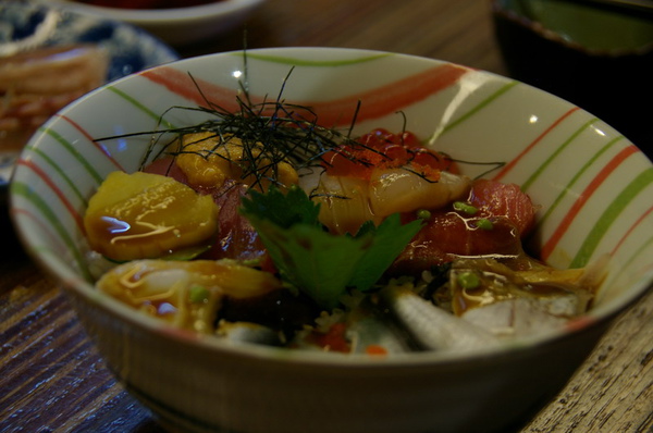 海鮮丼(淋上芥茉醬油)