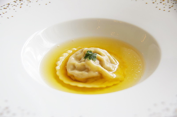 義大利餃佐牛肉清湯 義大利餃佐牛肉清湯