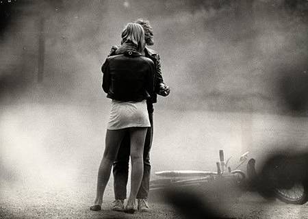 如果你不愛他就該跟他保持距離