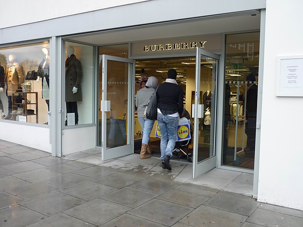 Burberry outlet.jpg