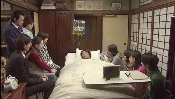 4 客廳中的病床